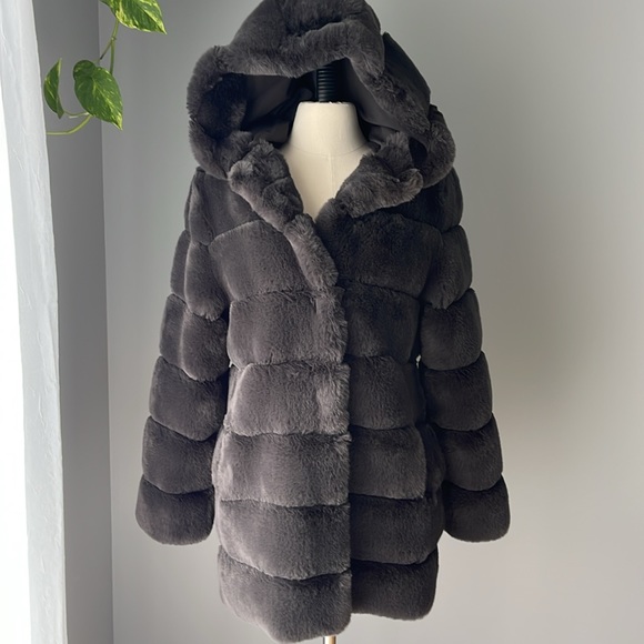 BCBGMAXAZRIA Charcoal Faux Fur Hooded Coat Size S - Picture 2 of 13